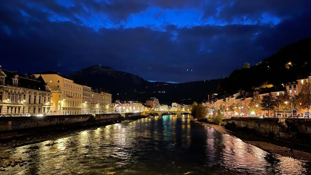 Cosy And Calm In Grenoble City Heart With Free And Large Parking Q-Park Chavant Extérieur photo